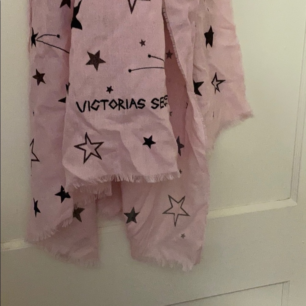 NWT Victoria’s Secret pink scarf 🧣 - Picture 5 of 11